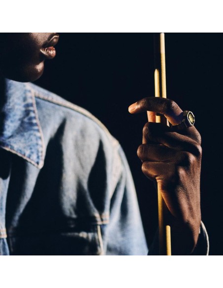 Reloj digital tipo anillo Casio en acero inoxidable dorado