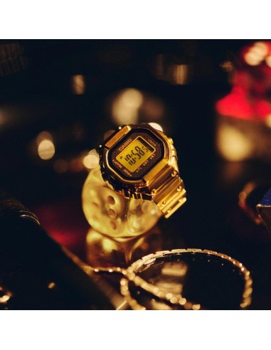 Reloj digital tipo anillo Casio en acero inoxidable dorado