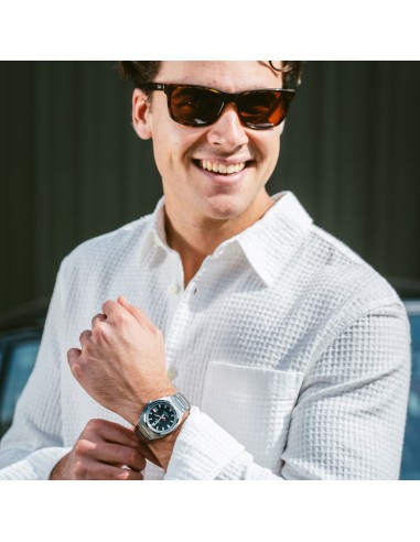 Reloj analógico EFB-109D con correa de acero inoxidable – Elegancia deportiva