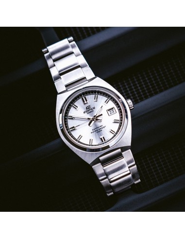 EFB-109D analogue watch with stainless steel strap – Sporty elegance.