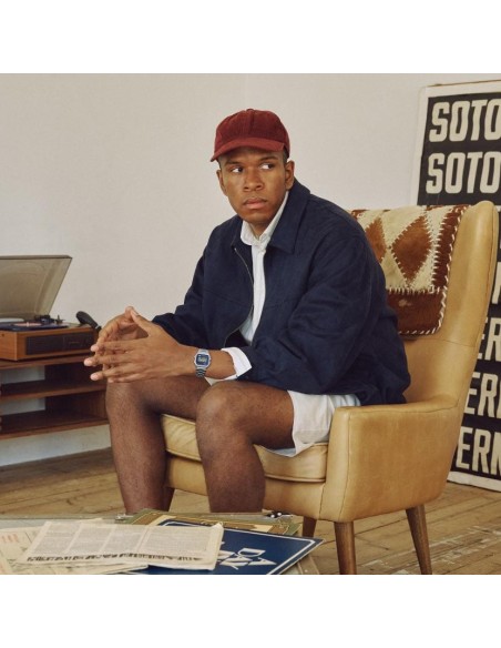 A158 vintage blue digital watch with a metal strap | Retro style