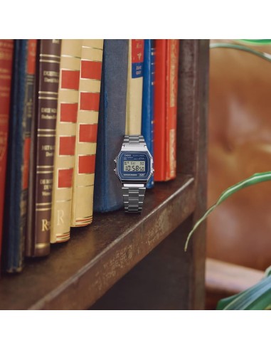 A158 vintage blue digital watch with a metal strap | Retro style