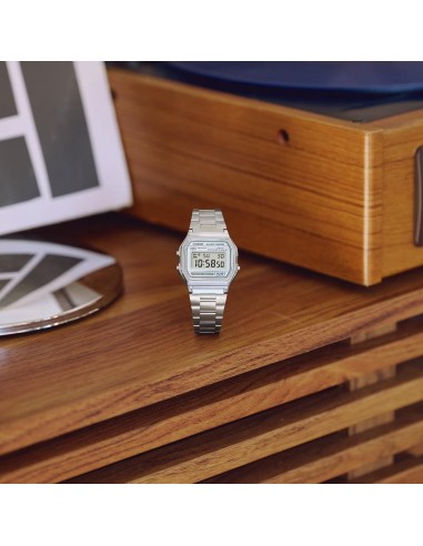 A158 vintage digital watch with a metal strap | Retro style