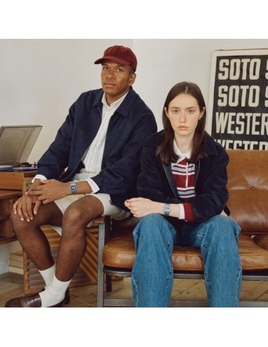 A158 vintage digital watch with a metal strap | Retro style