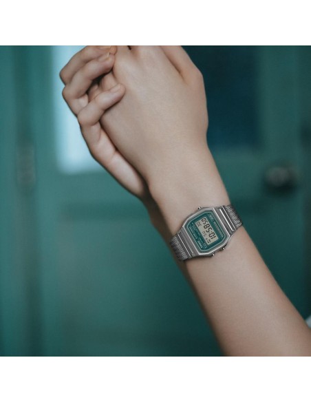 A158 watch with a metal bracelet | Stylish and comfortable vintage design