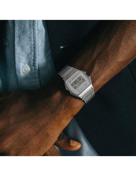 A158 watch with a metal bracelet | Stylish and comfortable vintage design