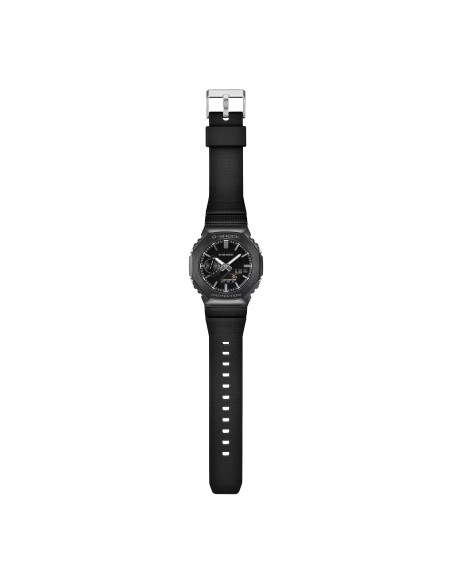 GM-2100LXB LUXE BLACK: a G-SHOCK watch with a sophisticated design, featuring a black metal bezel, gold detailing and a minimali