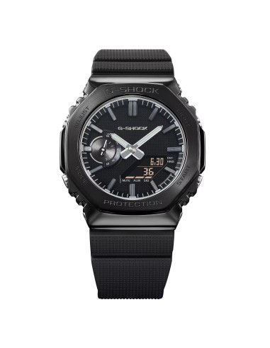 GM-2100LXB LUXE BLACK: a G-SHOCK watch with a sophisticated design, featuring a black metal bezel, gold detailing and a minimali