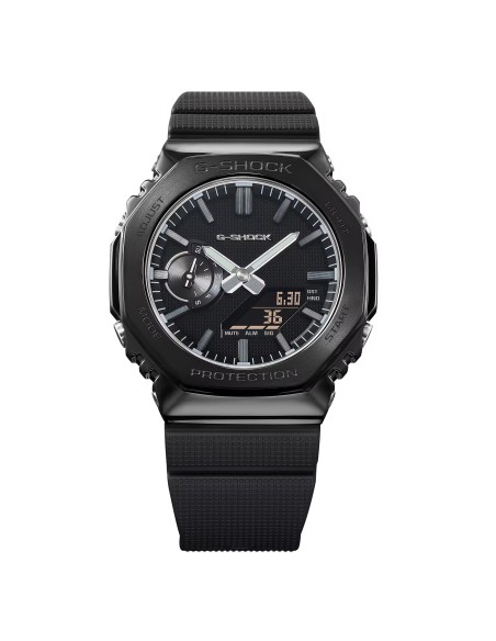 GM-2100LXB LUXE BLACK: a G-SHOCK watch with a sophisticated design, featuring a black metal bezel, gold detailing and a minimali