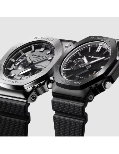 GM-2100LXB LUXE BLACK: a G-SHOCK watch with a sophisticated design, featuring a black metal bezel, gold detailing and a minimali